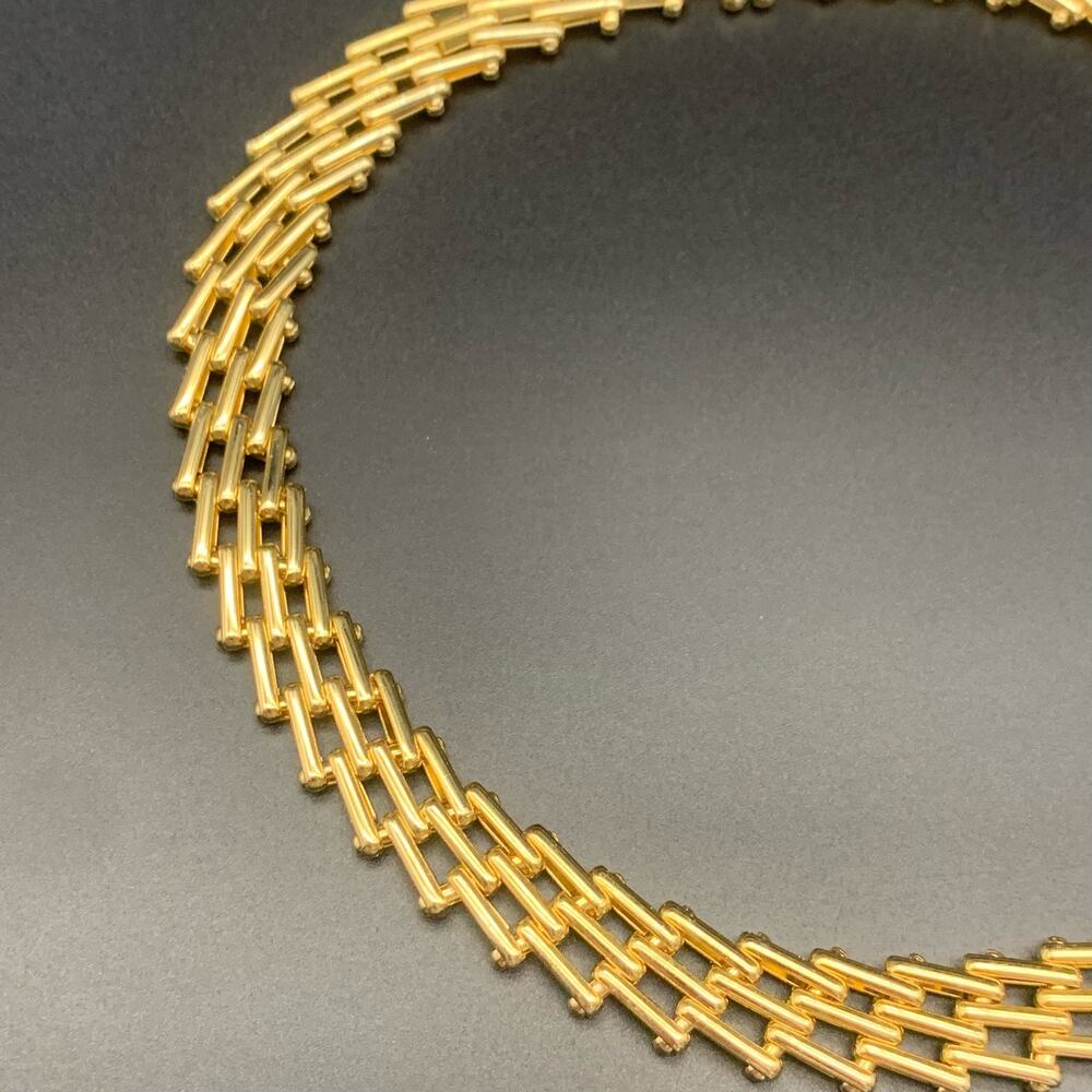 Vintage Gold Tone Gate Link Necklace - Picture 3 of 13